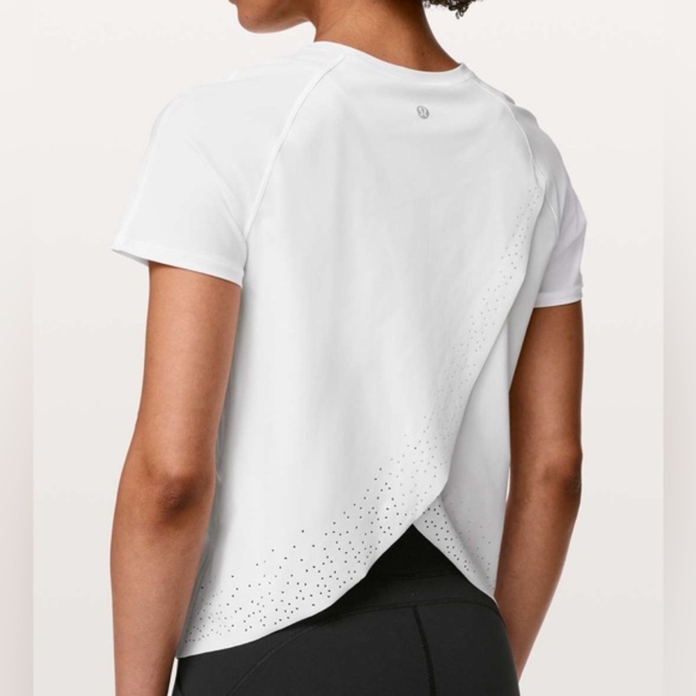 Women’s 6 Lululemon White Quick Pace Short Sleeve Medium